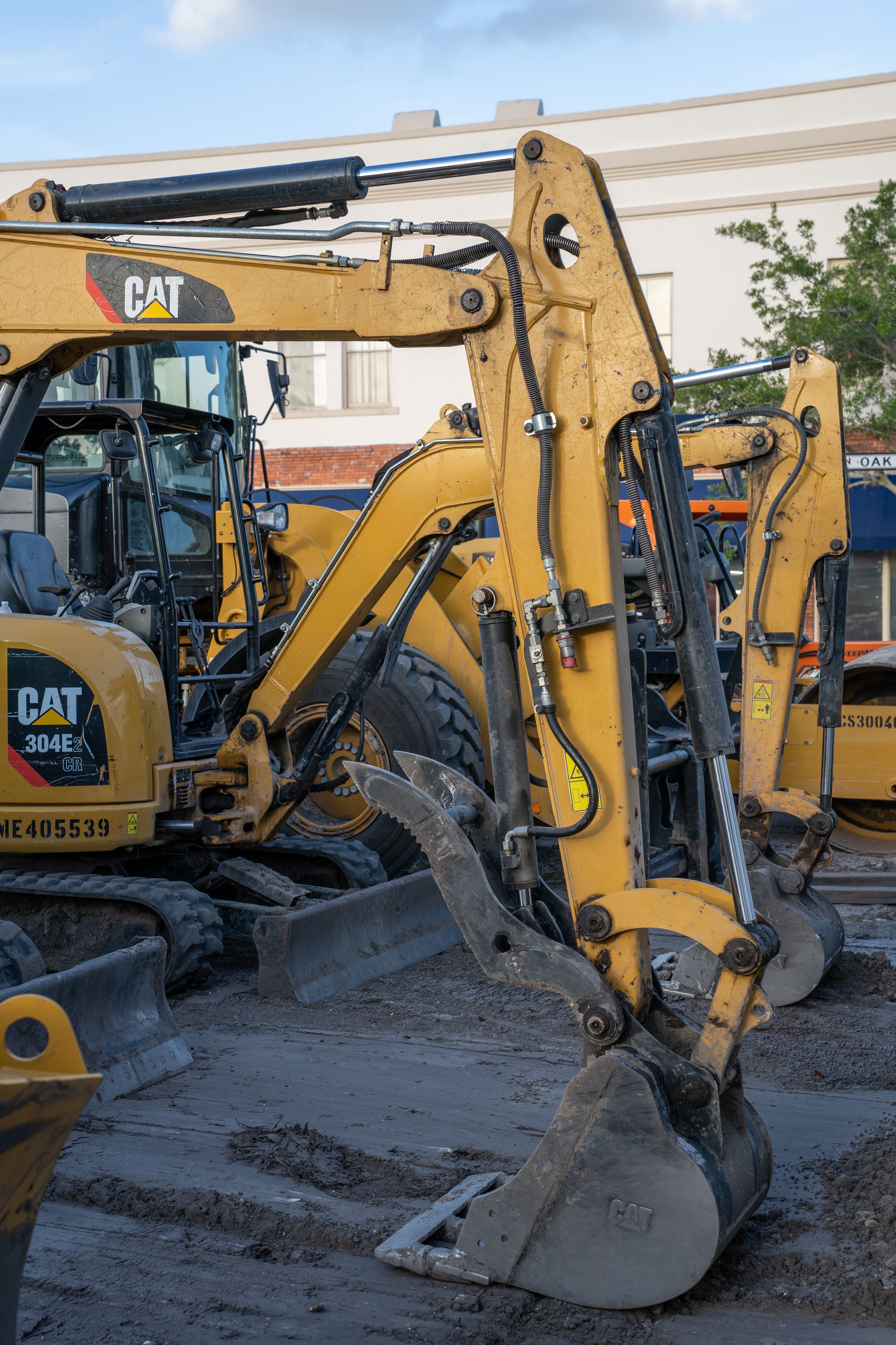 Construction and earthworks equipment